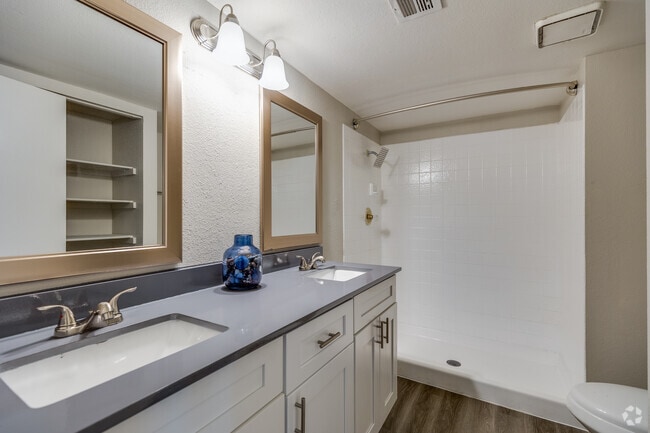 2 HAB, 2 BA - 1,200 ft² - Indigo on Sunset