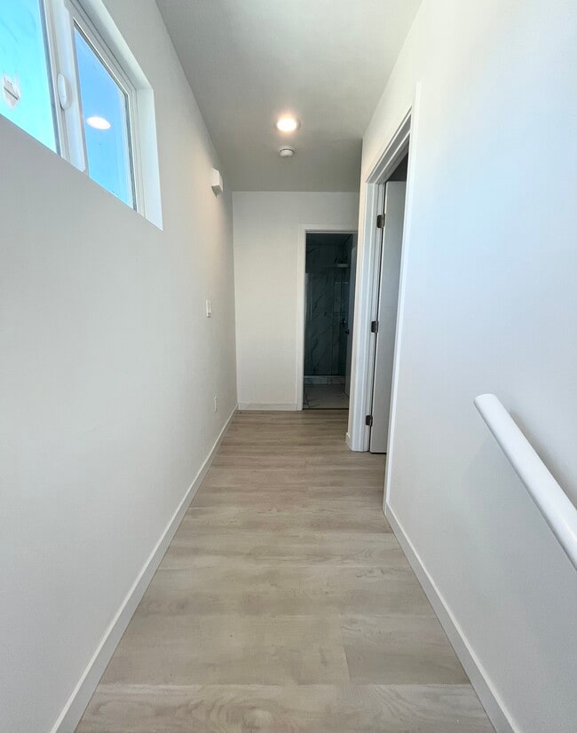 Building Photo - 419 S Clark Dr