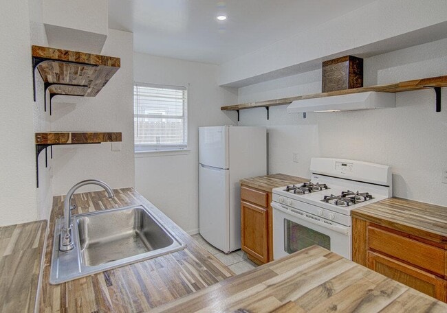 Building Photo - 805 Sirocco Dr