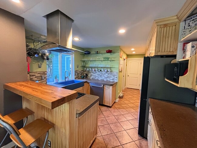 Kitchen - 1768 S Dogwood St