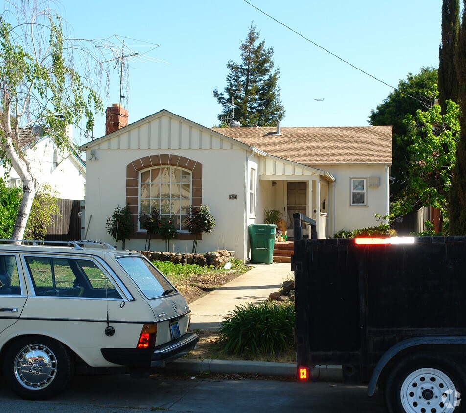 Primary Photo - 721 S Idaho St