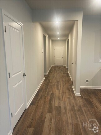 Building Photo - 131 Shade Tree Dr