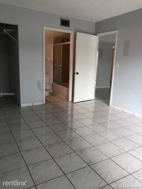 Building Photo - 2 br, 2 bath Condo - 926 Collins Ave # 302