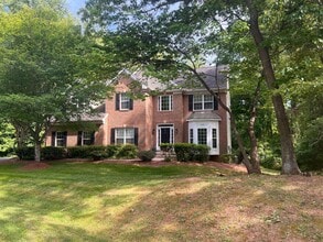 Building Photo - 5709 Greenview Ln