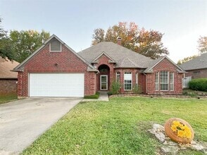 Building Photo - 2113 Aspenwood Dr N