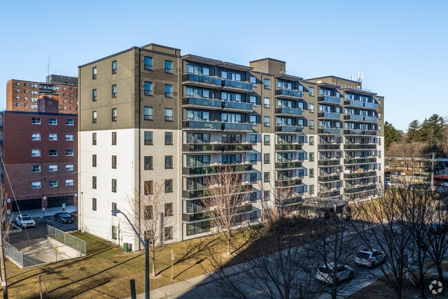 Building Photo - 28 Helene Street North