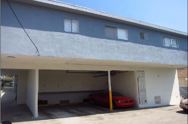 Primary Photo - 4234 Lockwood Ave