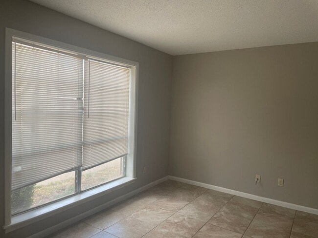 Building Photo - 806 Texas St