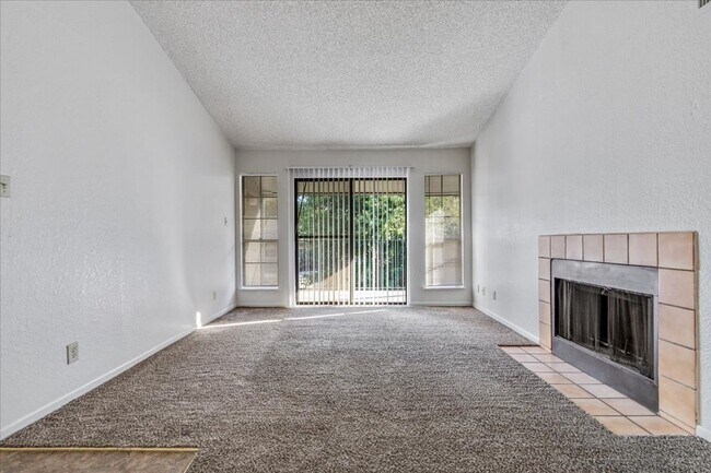 Foto del edificio - The Depot Apartment Homes *Upstairs*