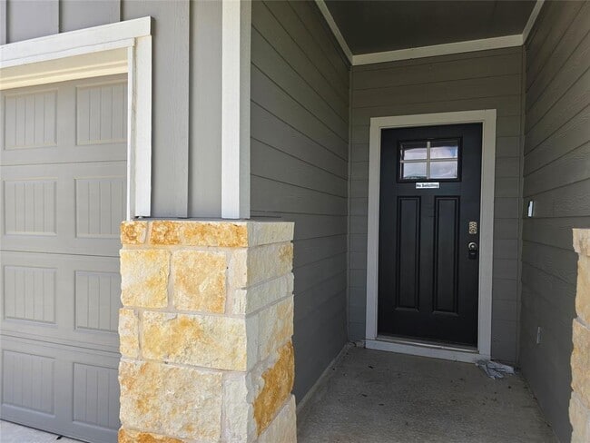 Building Photo - 200 Lavaca River Ln