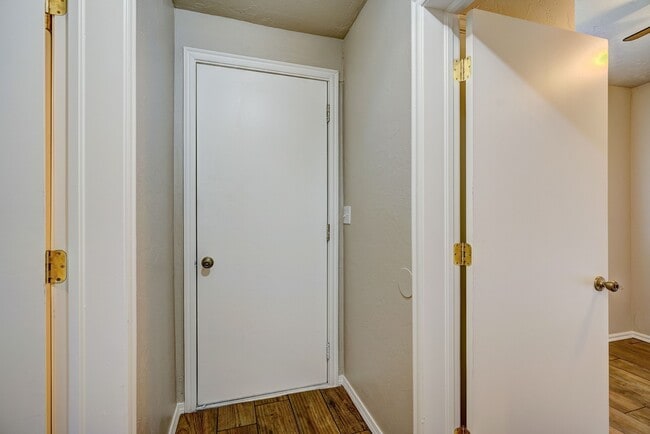 Building Photo - Renovated 3-Bed Gem Minutes from OU & Camp...