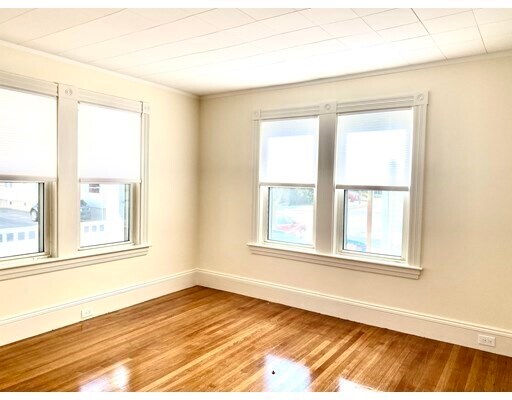Building Photo - 219 Lowell St