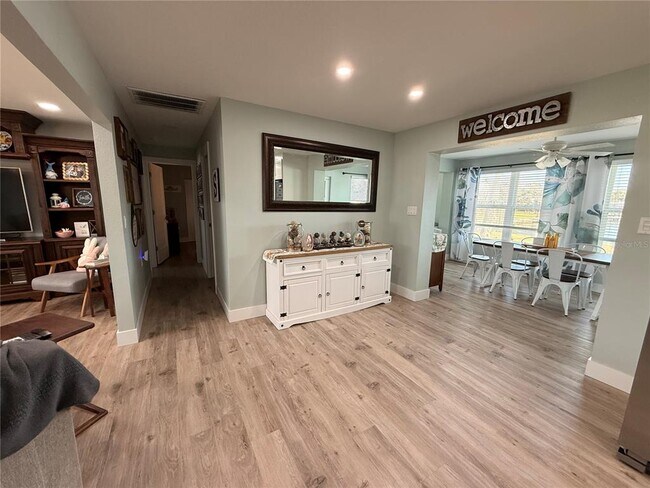 Foto del edificio - 360 Palm Cir