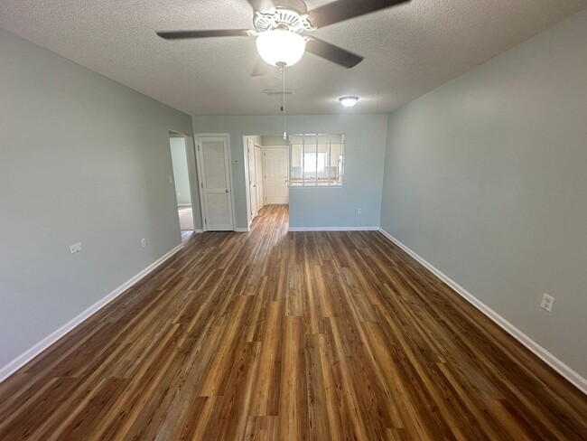 Building Photo - 2 Bedroom  1.5 Bath Apartment in Hahira