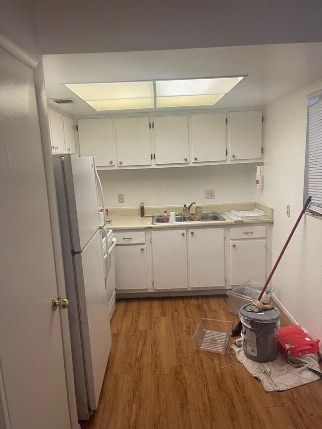 Foto del edificio - 2170 Knox McRae Dr