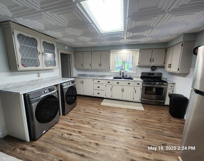 Kitchen/ laundry - 218 Wyalusing St