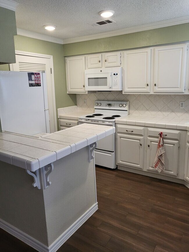 Foto del edificio - 2010 Cloisters Dr