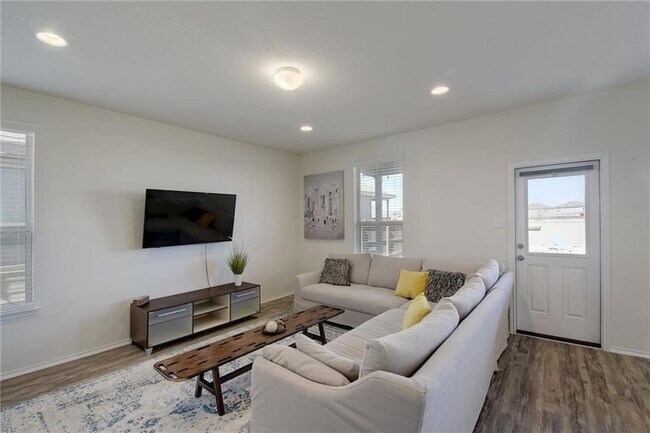 Building Photo - 218 Cascata Way