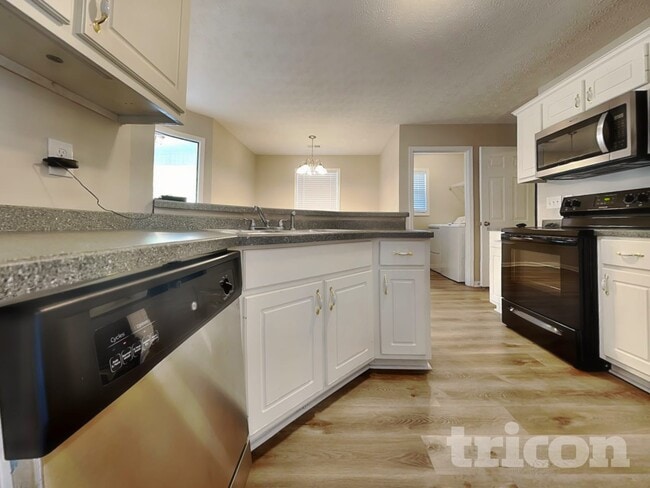 Building Photo - 15 Thrasher Rd