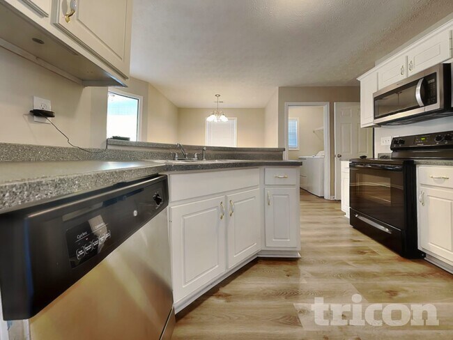 Foto del edificio - 15 Thrasher Rd