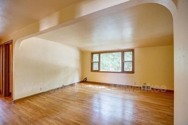 Building Photo - 3411 S Chase Ave