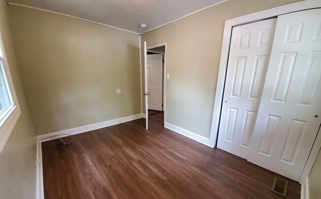 Foto del edificio - Spacious 6BR/3BA Home – Walk to IU Campus!