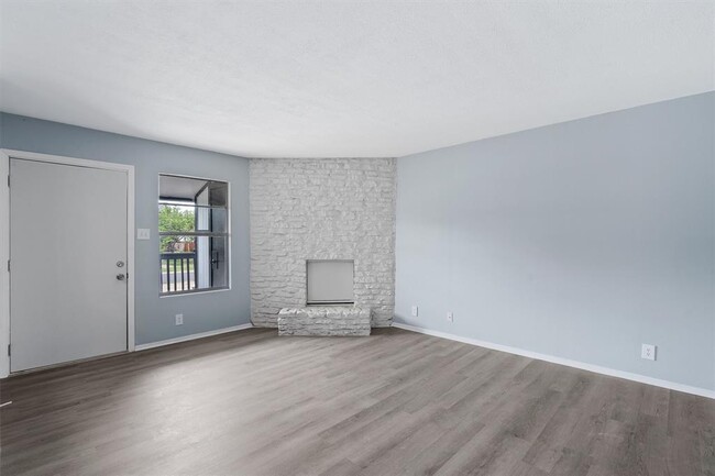 Foto del edificio - 302 Hedgewood Dr