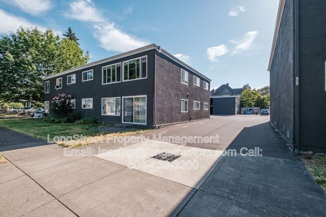 Building Photo - 205 6th Ave SW