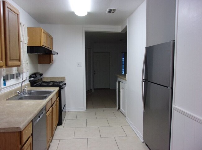 Building Photo - 1575 Cody Rd N