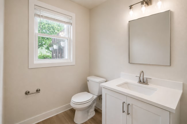 Building Photo - 543-545 N Crosby Ave
