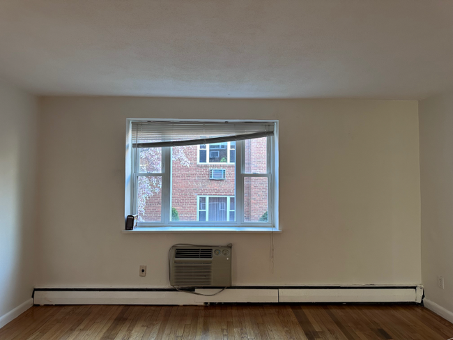 Foto del edificio - 65 Colborne Rd
