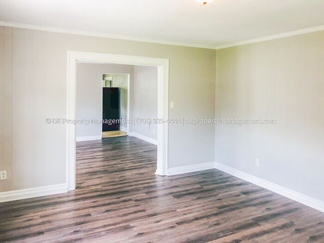 Building Photo - 3 Bedroom House near Costco!