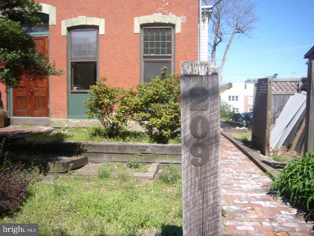 Foto del edificio - 209 W Chestnut St