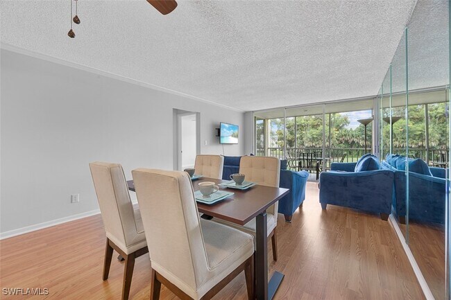 Foto del edificio - 1083 Forest Lakes Dr