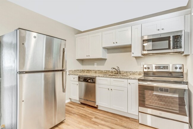 Building Photo - 3711 Tulip Dr