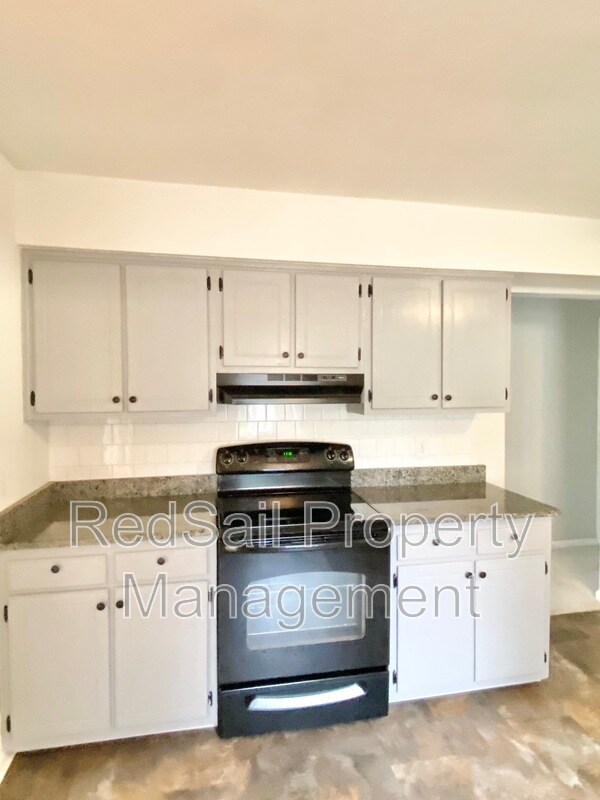 Foto del edificio - 3809 Ludgate Dr