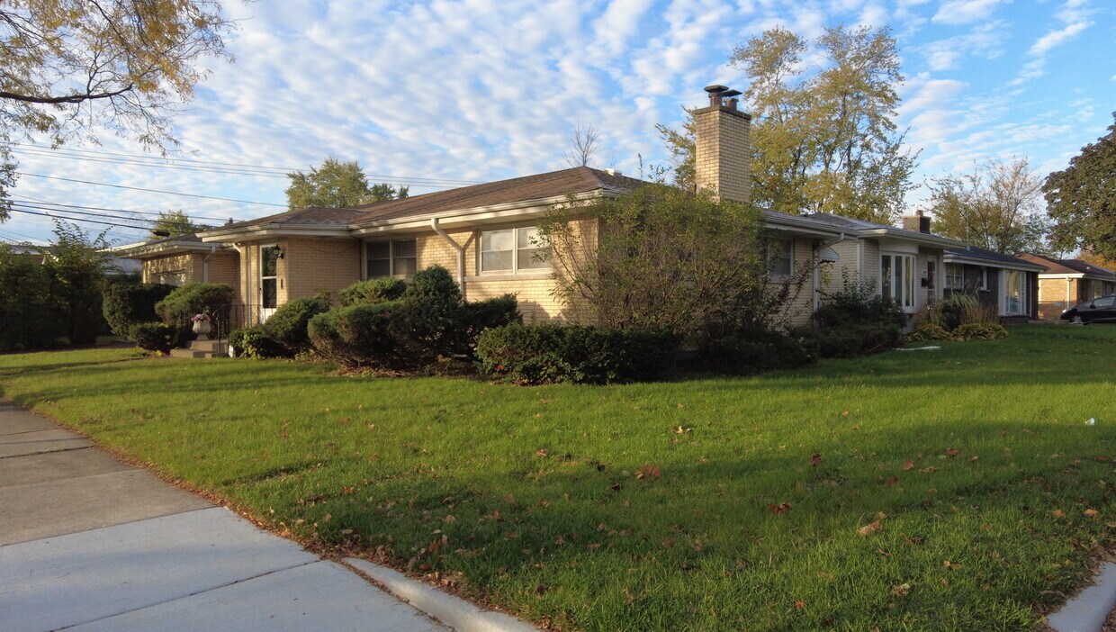 Primary Photo - 9150 N Lowell Ave