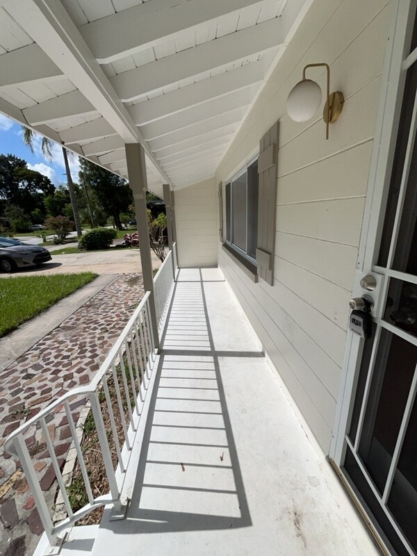 Foto del edificio - 562 Hartley Pl