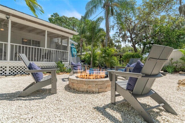 Foto del edificio - 513 Crystal Beach Ave