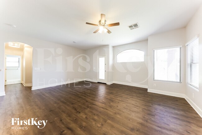 Building Photo - 13030 W Windrose Dr