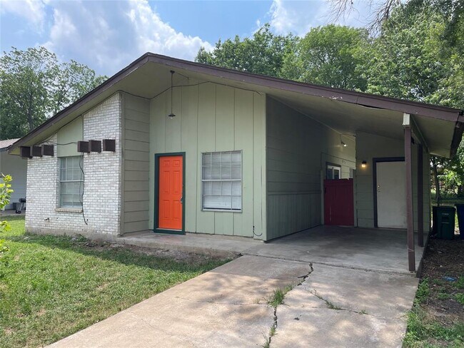 Foto del edificio - 5900 Glen Meadow Dr