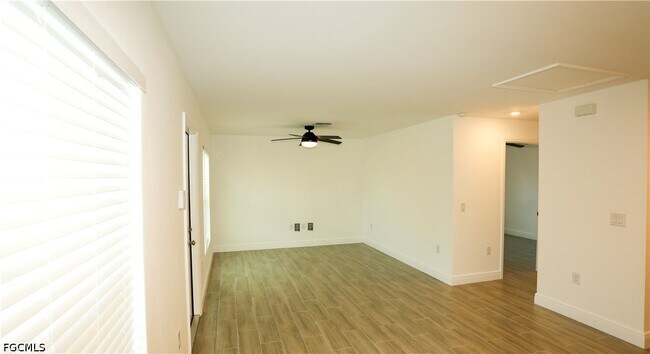 Foto del edificio - 915 Graystone Ave