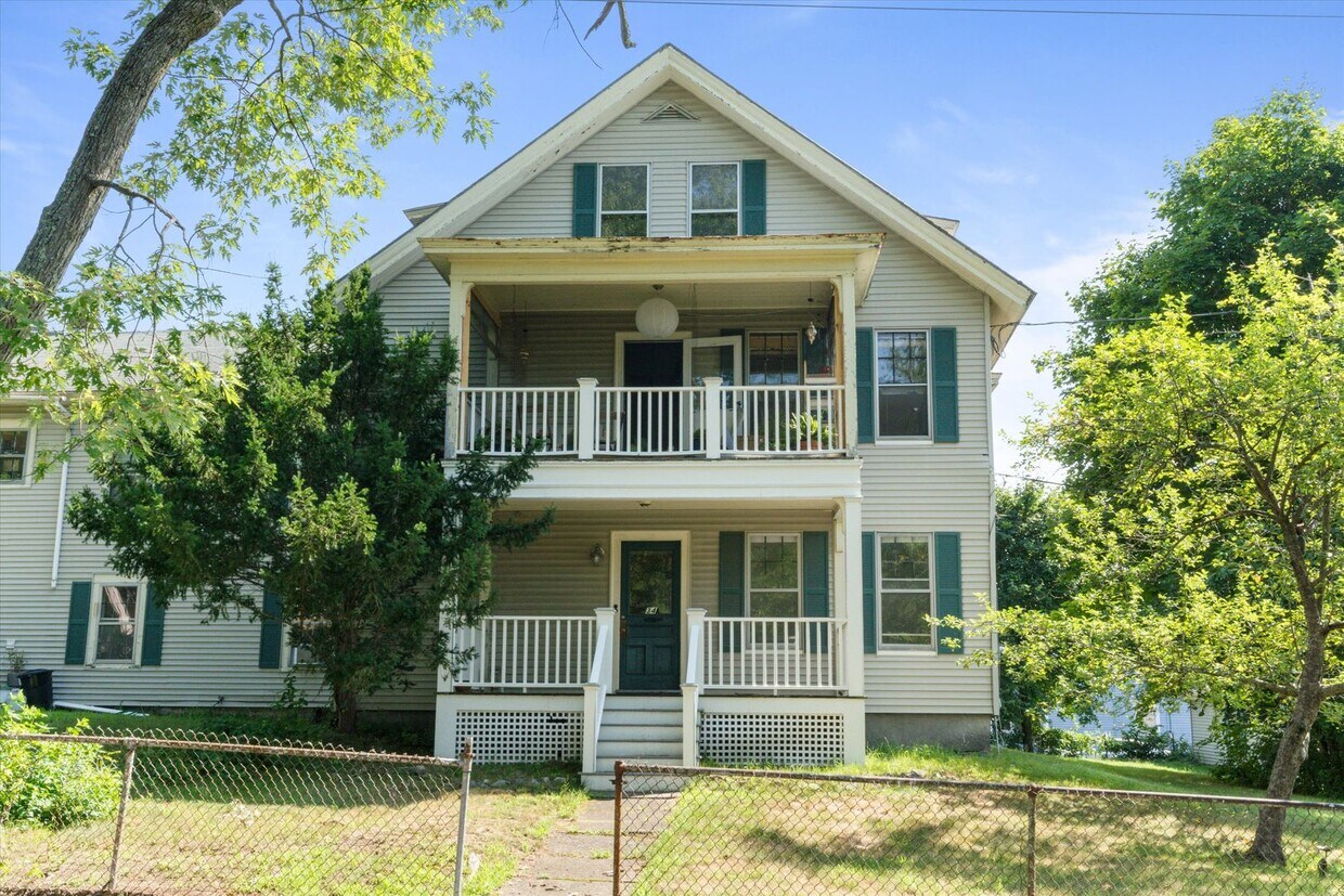 Primary Photo - 34 Lyndon St