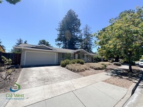 Building Photo - 10600 E Estates Dr