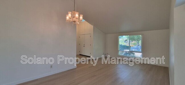 Building Photo - 5023 Oakbrook Cir