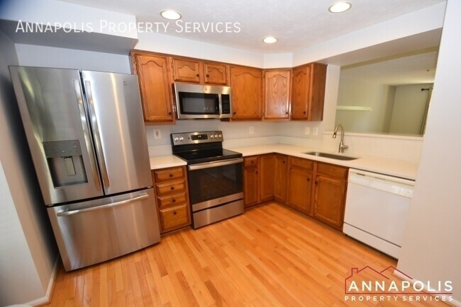 Foto del edificio - 571 Quaker Ridge Ct