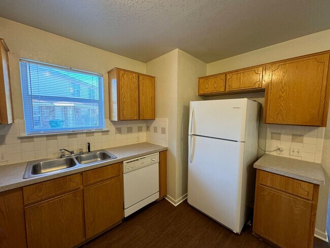 Foto del edificio - 404 Brittney Way