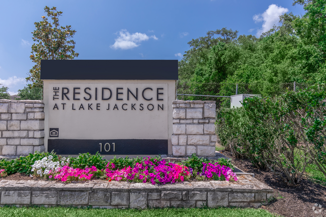 Building Photo - Residence at Lake Jackson Apartments