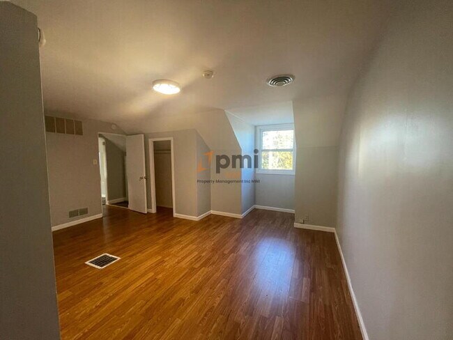 Foto del edificio - 8000 Lake Shore Dr