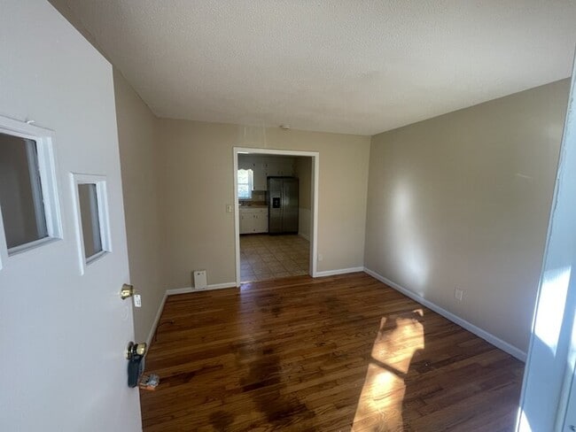 Building Photo - 705 Harris Rd